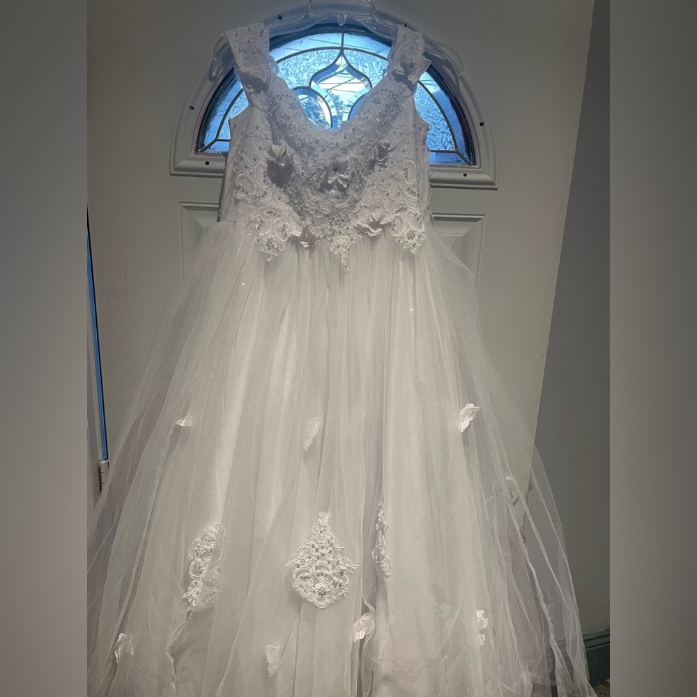 Elegant White Lace Flower Girl Dress
